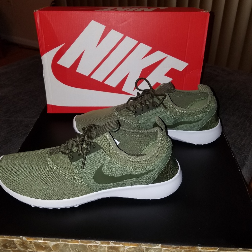 NWT Retail NIKE Womens Juvenate